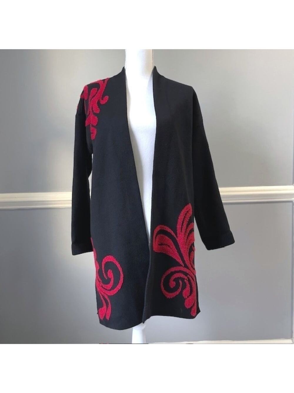Chico's Black Open Front Cardigan Red Scroll Knit Jacket Size 1 (M/L) Artsy